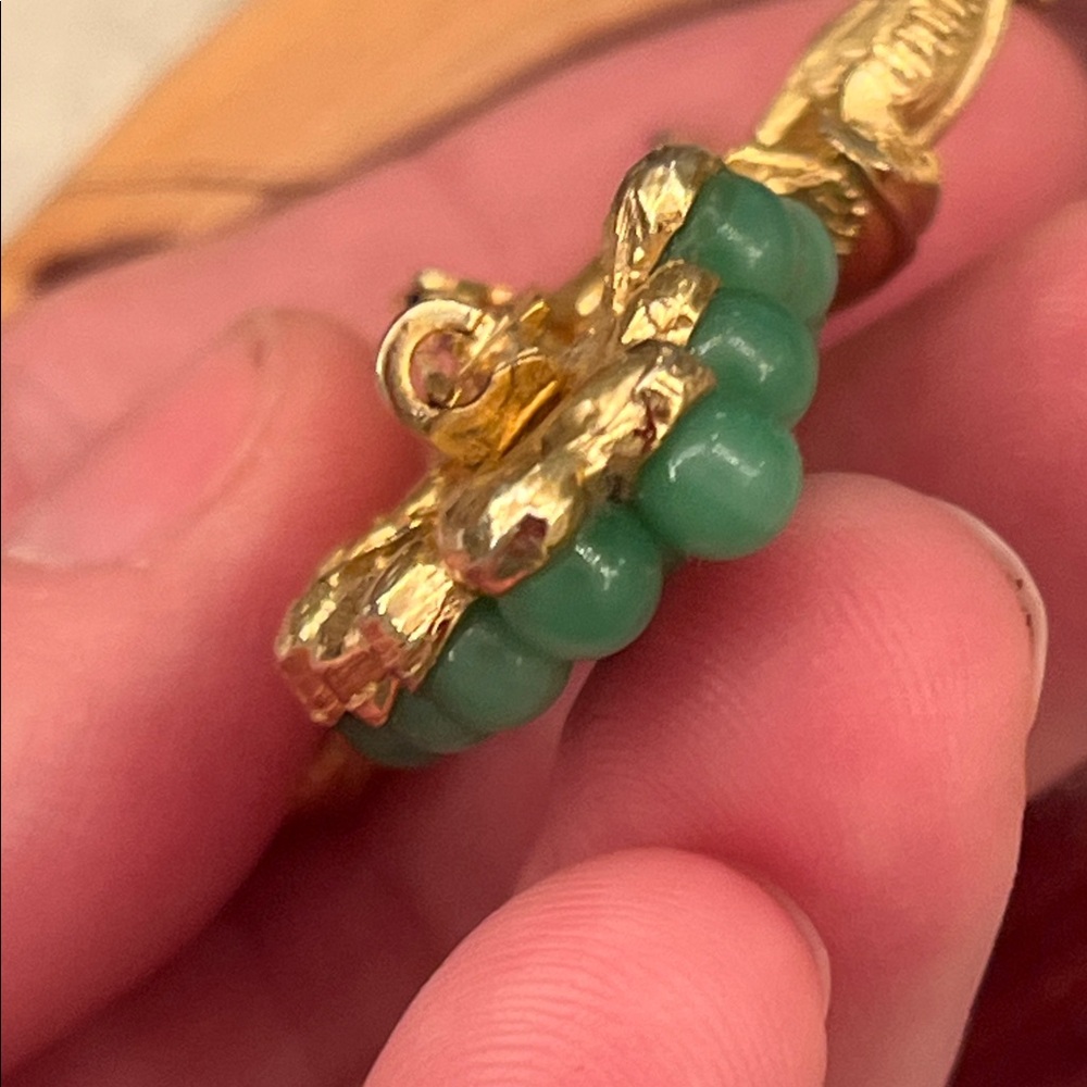 Green stone Grapes Cluster Brooch - Picture 6 of 8